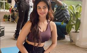 Watch latests episode series online. Not Got Any Work Because Of Priyanka Meera Chopra