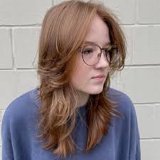 Who specializes in shag, mullet, and layered cuts in Lakeland?