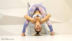 Extremely flexible teen in sexy yoga pants did hot yoga video