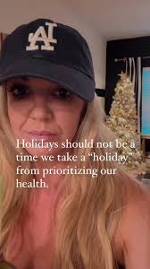 🎄 fit tip! Stay hydrated and stay active. #fitnessholidaytips