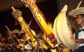 Alat musik utamanya adalah sasando gong yang terbuat dari bambu, daun lontar dan kawat halus. Sejarah Dan Cara Memainkan Alat Musik Sasando Blibli Friends