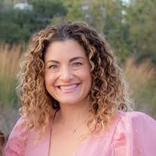 Holly Staples's Instagram, Twitter & Facebook