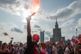 O godle, barwach i hymnie rzeczypospolitej polskiej oraz o pieczęciach państwowych jest nią prostokątny płat tkaniny o barwach rzeczypospolitej polskiej i proporcji 5:8, umieszczony na maszcie. Jak Narodowcy Upamietnili Powstanie Warszawskie Polityka Pl