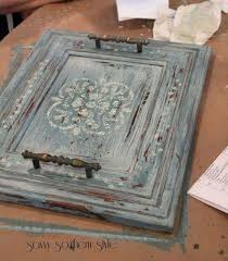 Cupboard Door Turned Serving Tray Via Junkyjoey Facebook Page Relooking De Mobilier Atelier Deco Deco Originale
