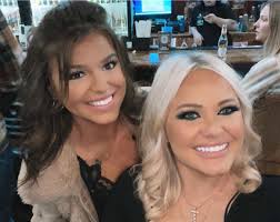 Hillary Davis (@hillary_elyse) • Instagram photos and videos