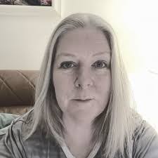 Yvonne Derry's Instagram, Twitter & Facebook