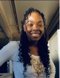 Mavis Ray's Instagram, Twitter & Facebook