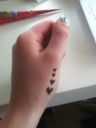Very Simple Henna Tattoo Hearts Design Cuteeasytattoos Simple Henna Tattoo Henna Tattoo Designs Simple Small Henna Tattoos