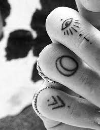 Fingers Tattoologist Finger Tattoos Tattoos Finger Tattoo Meaning