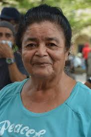 Bailando olvidamos las penas”. Conoce a los bailarines más populares del  Parque Libertad