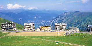 On peut rejoindre ainsi très facilement les secteurs 1900 et 2400 depuis le pla d'adet avec départ à ski en face de… Lagrange Vacances Les Residences Pla D Adet Saint Lary Pla D Adet Ferien Vermietungen