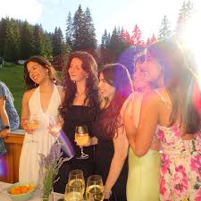 Somebody asked me this week: “Where are you going with a rocket up your  ass???” … 🤣 … to Switzerland, Scotland, and back to London!! Celebrating  two graduations @caitlin.hauser & @emiliobujosa and