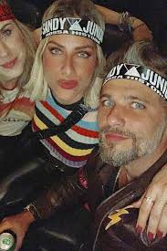 Bruno Gagliasso e Giovanna Ewbank curtem show de Sandy e Junior  agarradinhos