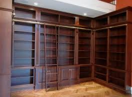 Herzlich willkommen am königshof mit diesem wunderschönen bücherregal mit 2 schubladen, 4 türen und. Bucherregal Mit Leiter Die Bande Erreichen Archzine Net