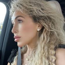 Sharon Bella's Instagram, Twitter & Facebook