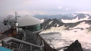 Het gebouw is modern en biedt een panoramisch uitzicht op maar liefst 50 bergtoppen boven de 3000 meter. Sommer Highlight Nr 1 Cafe 3 440 Youtube