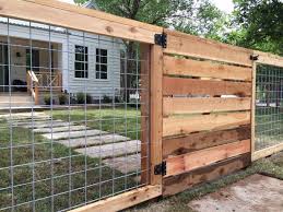 45 Affordable And Modern Backyard Fence Design Ideas Decoomo Com Diy Garden Fence Backyard Fences Fence Planning
