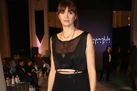 Η αννα μαρία παπαχαραλάμπους, μαζί με την πηνελόπη. Anna Maria Papaxaralampoys H Anafora Sta Xrhmata Poy Epairne Stoys Psi8yroys Kardias Poy 8a Syzhth8ei