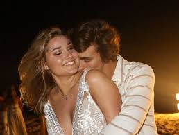 A estudante compartilhou o clique no instagram neste domingo (01.10). Sasha Meneghel And Bruno Montaleone Dating Gossip News Photos