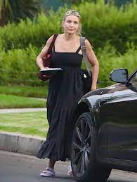 But that smile can make you take a second look at all of her face and that look can and has led to some speculation as to just what is behind some of the recent changes to her appearance. Cameron Diaz Style Clothes Outfits And Fashion Celebmafia