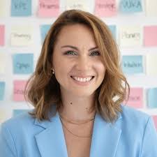 Flora Simon's Instagram, Twitter & Facebook