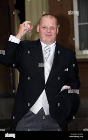 Received queen elizabeth ii buckingham palace in london hi-res stock  photography and images