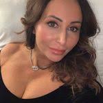 Keri Hooper's Instagram, Twitter & Facebook