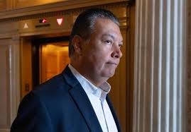 Alex Padilla, primer senador latino por California, denuncia abuso de  fuerza tras ser expulsado de conferencia en Los Ángeles