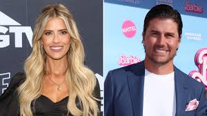 Kentucky Derby 2025: How Hugh Jackman Inspired Anna Nicole Smith's Daughter  Dannielynn | While speaking with E! News at the 2025 #KentuckyDerby Anna  Nicole Smith's daughter, Dannielynn Birkhead, reveals how Hugh Jackman