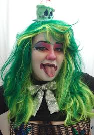 What does this face resemble?