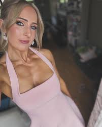 Dee Murphy Coaching added a new...