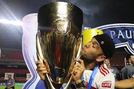 Também em 2002 integraria a seleção brasileira que foi campeã do. Daniel Alves Amplia Numero De Tacas Confira Os Dez Jogadores Com Mais Titulos Na Historia Do Futebol Mais Que Um Jogomais Que Um Jogo