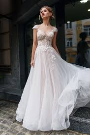 Bei uns wird hohe sorgfalt auf die genaue betrachtung des ergebnisses gelegt sowie das produkt zuletzt mit der finalen note versehen. Brautkleid Prinzessin Ein Kleid Zum Traumen I Weddyplace