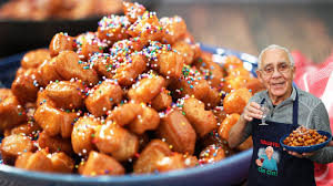 Den honig in einem töpfchen erhitzen. Struffoli Recipe Youtube
