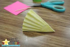 This super easy paper flower tutorials is a fun. Mother S Day Craft Cupcake Liner Flowers Firstgraderoundup