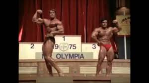 Prior to tom platz in the late 1970s, people had mainly seen extreme muscle striations in the pecs, delts, lower back, and sometimes triceps. Arnie Franco Mr Olympia 1975 Final Pose Down Youtube