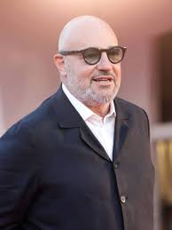 Since the '60s his artistic research has been devoted to integrate drawing, painting and sculpture into an architectural and spatial dimension. Notturno Gianfranco Rosi S Urgent Anti War Documentary Golden Globes