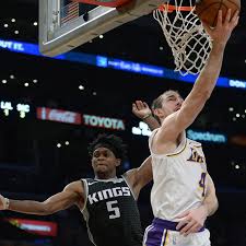 Alex caruso is a nba player for the los angeles lakers. Alex Caruso Is A Walking Gritty Cliche But He S Shown The Lakers And The Rest Of The League That He S An Nba Player Silver Screen And Roll