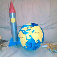 поделки своими руками к дню космонавтики в детском саду Podelki Ko Dnyu Kosmonavtiki Mnogo Idej Svoimi Rukami Dlya Detej Detskogo Sada I Shkoly Na 12 Aprelya Podelki Detskie Podelki Detskie Tvorcheskie Proekty