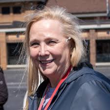 Thank you to this year's class of District 64 retirees. You've helped shape  minds and inspire hearts. We are better because of you! Congratulations and  a happy retirement to: •Lynn Condon •Michelle