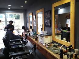 Potong rambut pria dan wanita dengan misi menjadi brand potong rambut yang bagus di jakarta untuk pria dan wanita, dido salon kemang, dido dido salon banyak mendapatkan request untuk memotong rambut pria dengan model undercut ini. 4 Barbershop Terbaik Di Bandung Mata Lelaki