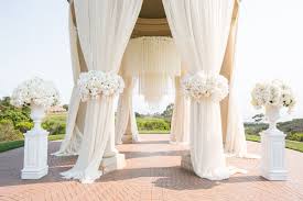 Christine arnold photography via mod wedding. 20 Pure White Wedding Decor Ideas For Romantic Wedding