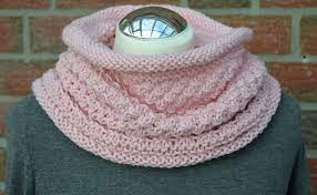 Im frühling, wenn die blüten langsam sprießen, wird es zeit für blumige muster, helle farben und pastelltöne aus der bezaubernden esprit kleiderkollektion. Loop Stricken Knotenmuster Rollrand