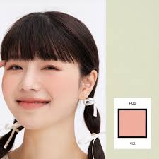 퓨어 블러링 블러쉬 양 볼을 포근하고 따뜻한 기운으로 감싸주는 #허그 🍑코랄빛이 은은하게 감도는 구운 살구 베이지 레이어링 횟수에  따라 발색 조절이 가능해 쌓을 때마다 달라지는 깊이감을 느낄 수 있습니다. 🧏🏻‍♀️ 음영