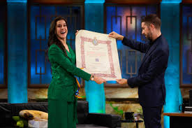 Carolina Marín llega enfadada a 'La Revuelta' y obliga a David Broncano a  pedir perdón a los de Huelva