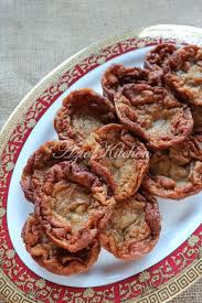 Resepi kuih karipap inti kelapa, resepi kuih dahlia, resepi kuih raya, resepi kuih raya mudah, resepi kuih raya sedap, resepi kuih ros rangup via : Kuih Akok Kelantan Yang Sedap Sarapan Aneka Kue Puding