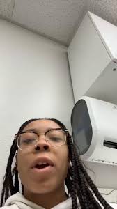 That's Unacceptable!': Black Woman Confronts Medical Assistant After Seeing  'King Kong'