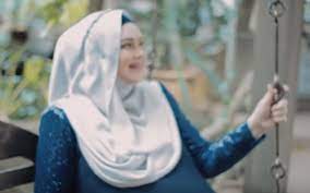 Dato' sri siti nurhaliza menyampaikan buah tangan terbaru lagu berjudul comel pipi merah di majlis gathering kelab peminatnya. Abhciv Rsrdium