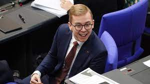 Ich will, dass studentinnen und studenten in deutschland an. Jetzt Auch Katholisch Philipp Amthor Liess Sich Taufen