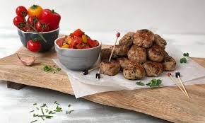 Mini Frikadellen Mit Tomaten Paprika Salsa Rezept Mini Frikadellen Fingerfood Lebensmittel Essen